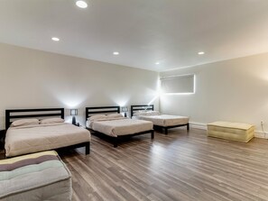 5 bedrooms, iron/ironing board, free WiFi, bed sheets