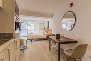 Loft (409) | In-room dining
