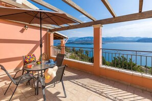 Outdoor dining - Villa Andreas Vingla by Villa Plus (Ionian Islands)