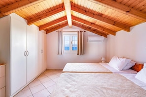 4 bedrooms, WiFi, bed sheets