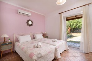 4 bedrooms, iron/ironing board, free WiFi, bed sheets