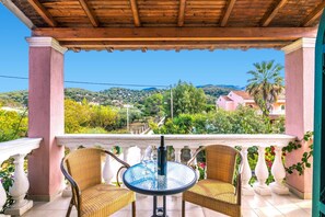 Outdoor dining - Villa Finikas by Villa Plus (Corfu)
