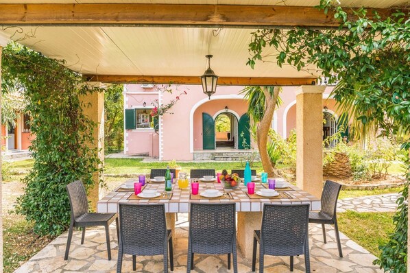 Outdoor dining