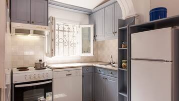 Microwave, dishwasher, coffee/tea maker