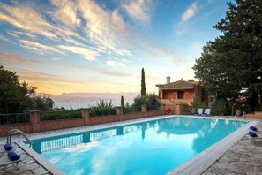 Nicht klassifiziertes Bild, 3 von 22, Schaltfläche