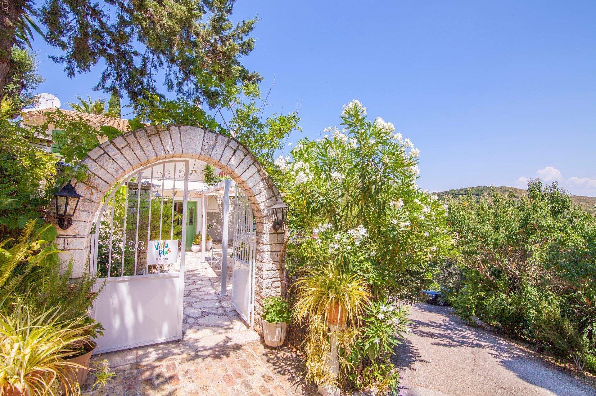 المنطقة المحيطة بالمنشأة