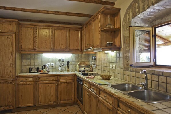 Microwave, dishwasher, coffee/tea maker