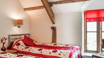3 bedrooms, bed sheets