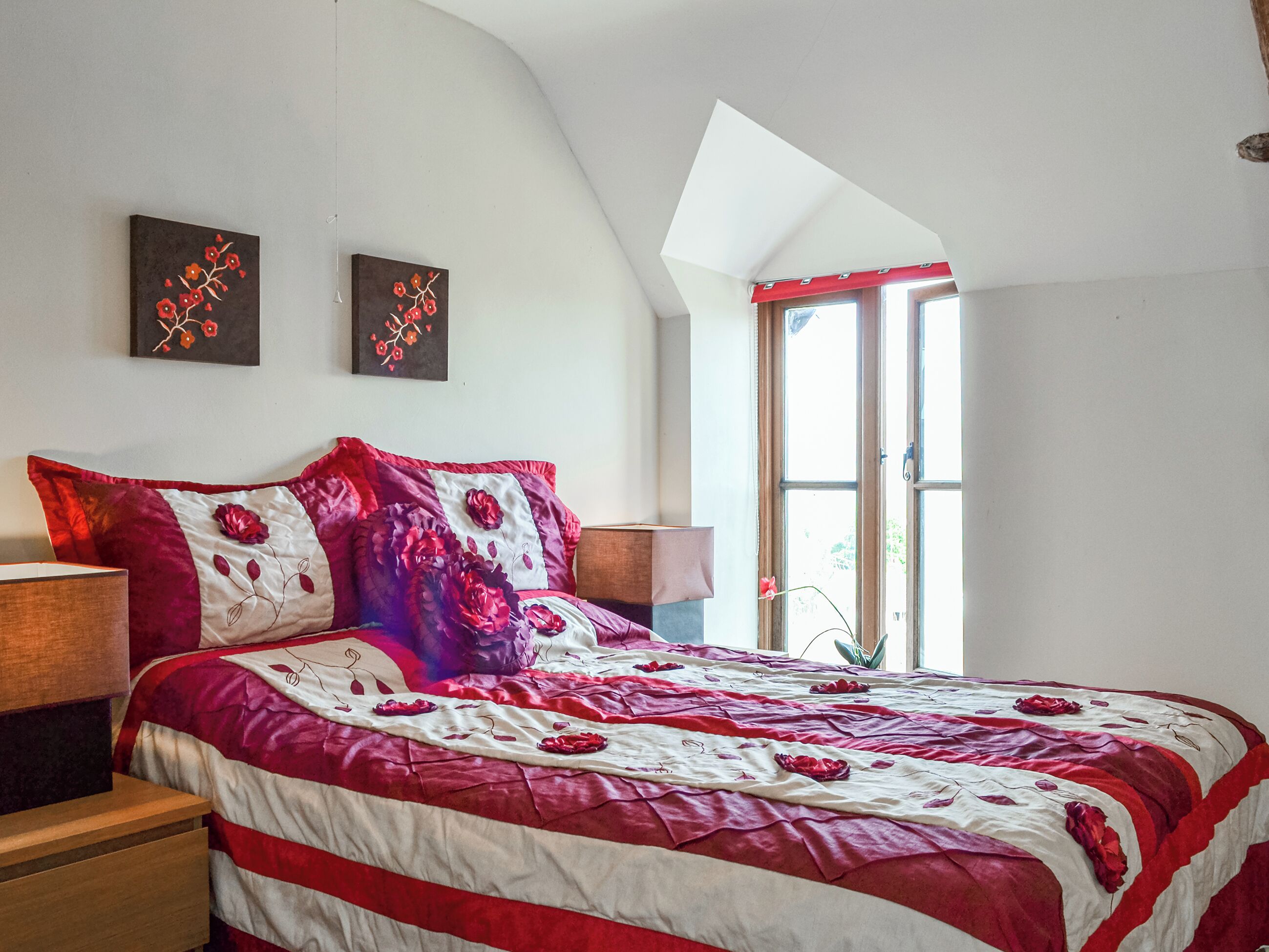 3 bedrooms, bed sheets