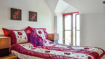 3 bedrooms, bed sheets