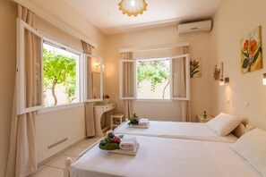 4 bedrooms, iron/ironing board, free WiFi, bed sheets