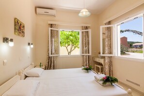 4 bedrooms, iron/ironing board, free WiFi, bed sheets - Villa Stafili by Villa Plus (Ionian Islands)