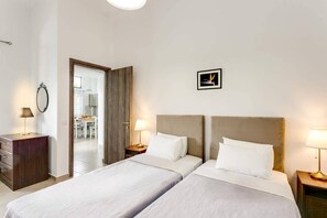 6 bedrooms, WiFi, bed sheets