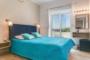 4 bedrooms, WiFi, bed sheets