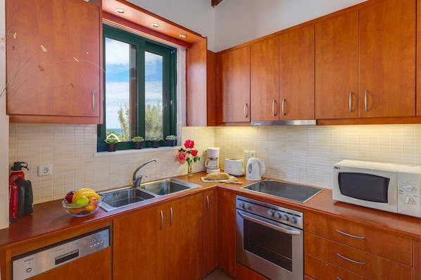 Microondas y lavavajillas