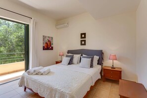 4 室のベッドルーム、WiFi、ベッドシーツ