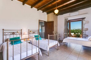 4 bedrooms, iron/ironing board, free WiFi, bed sheets