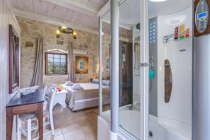 4 chambres, fer et planche à repasser, Wi-Fi gratuit, draps fournis