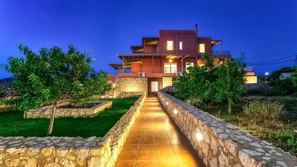 A modern two-story house with a stone pathway leading to the entrance, surrounded by greenery. - Villa Horizon by Villa Plus (Kampani)