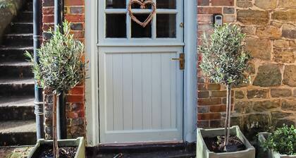 2 bedroom accommodation in Petworth, near Arundel