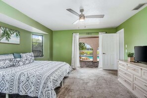 3 bedrooms, iron/ironing board, free WiFi, bed sheets - Waterfront Pool Home Canal Front in Quiet Area (Port Charlotte)