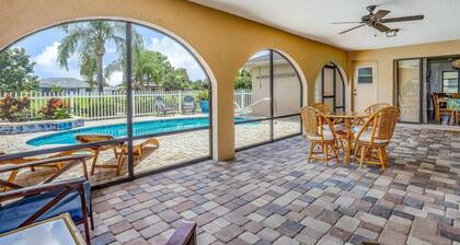 Waterfront Pool Home Canal Front in Quiet Area