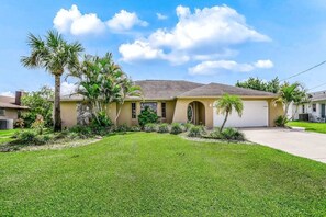 Exterior - Waterfront Pool Home Canal Front in Quiet Area (Port Charlotte)