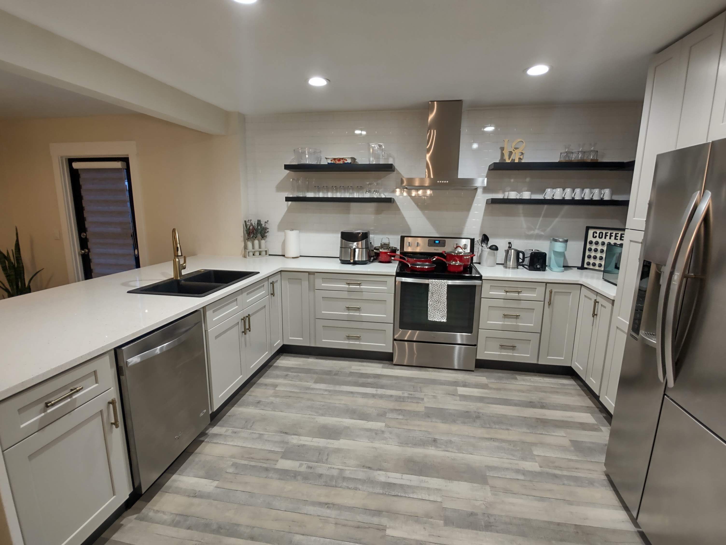 Refrigerador, microondas, horno, placa de cocina