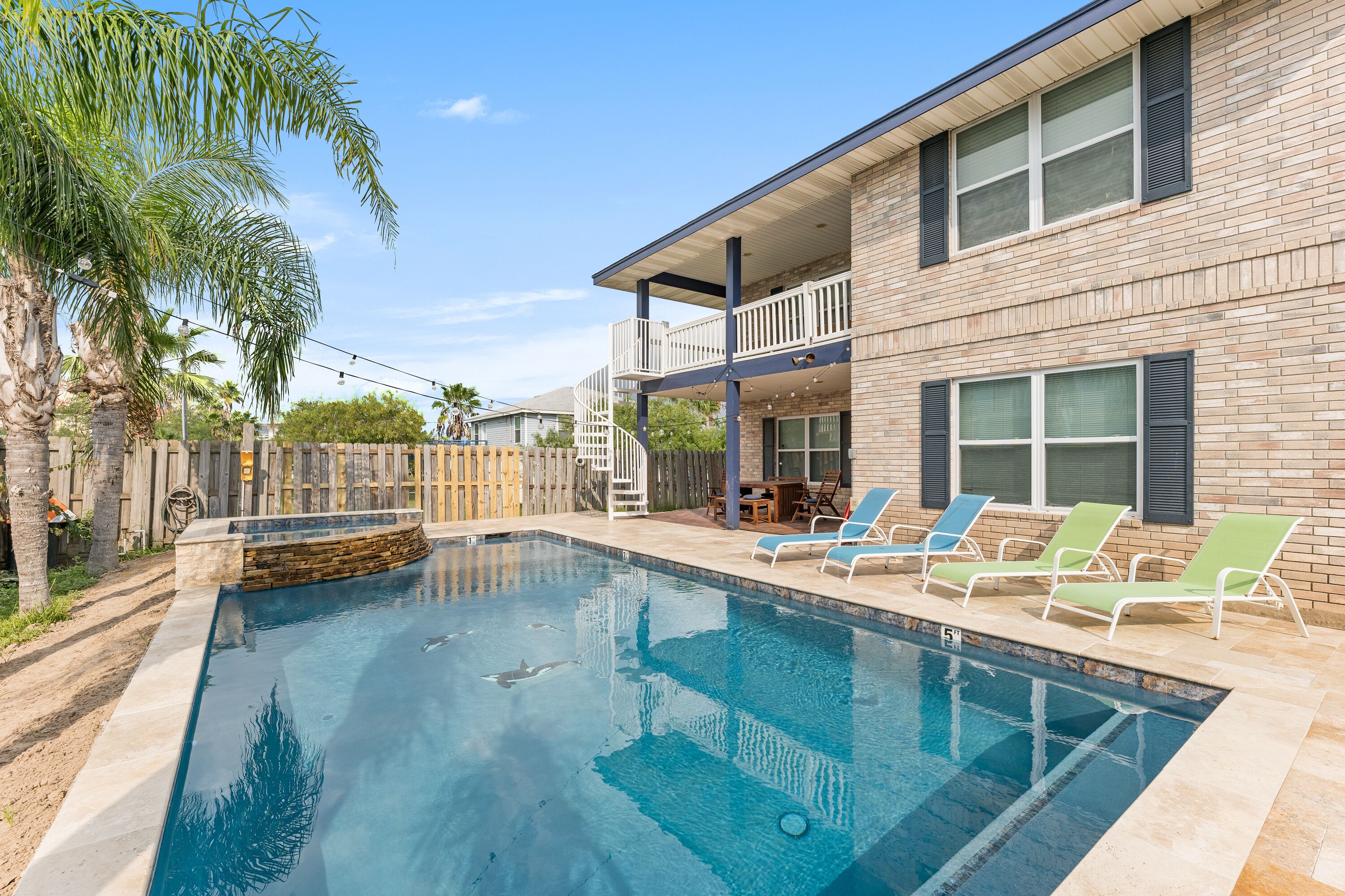 Piscina a l'aire lliure i piscina climatitzada 