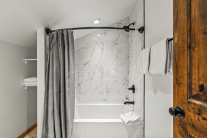 Combined shower/tub, free toiletries, towels - Private Hot Tub! Close to Slopes! On Free Shuttle Route! (Steamboat Springs)