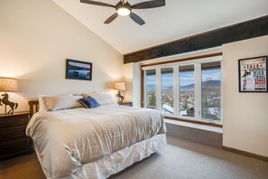4 bedrooms, free WiFi, bed sheets, wheelchair access