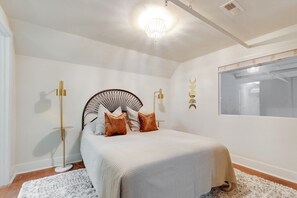 2 slaapkamers, een strijkplank/strijkijzer, wifi, beddengoed