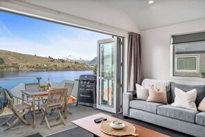 Outdoor dining - Alpine Serenity A Stunning views (Queenstown)