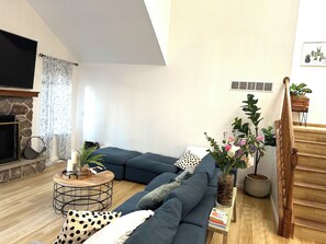 Smart TV, fireplace, books - Experience Nature In Comfort (Tobyhanna)