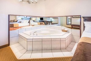 Escritorio, espacio para trabajar con laptop y wifi gratis