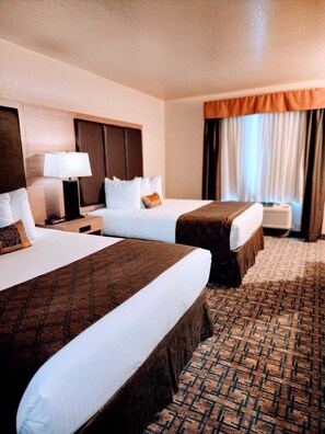 Executive Double Room | Desk, laptop workspace, free WiFi, bed sheets - Gold Circle Inn (Lloydminster)