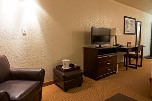 Escritorio, espacio para trabajar con laptop y wifi gratis