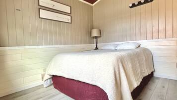 Signature Cabin | 2 bedrooms, free WiFi, bed sheets