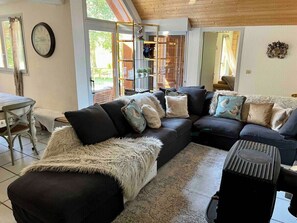 TV, fireplace - SUPERB HOUSE, GREAT LOCATION - SLEEPS 10 (Allemont)