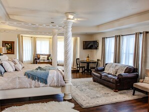 Individually decorated, individually furnished, iron/ironing board - Towering Oaks Event & Retreat Center (Valley View)