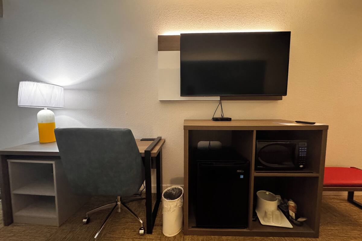 desk, soundproofing, iron/ironing board, free wifi