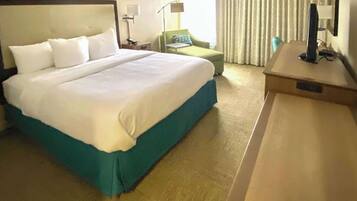 Desk, soundproofing, iron/ironing board, free WiFi