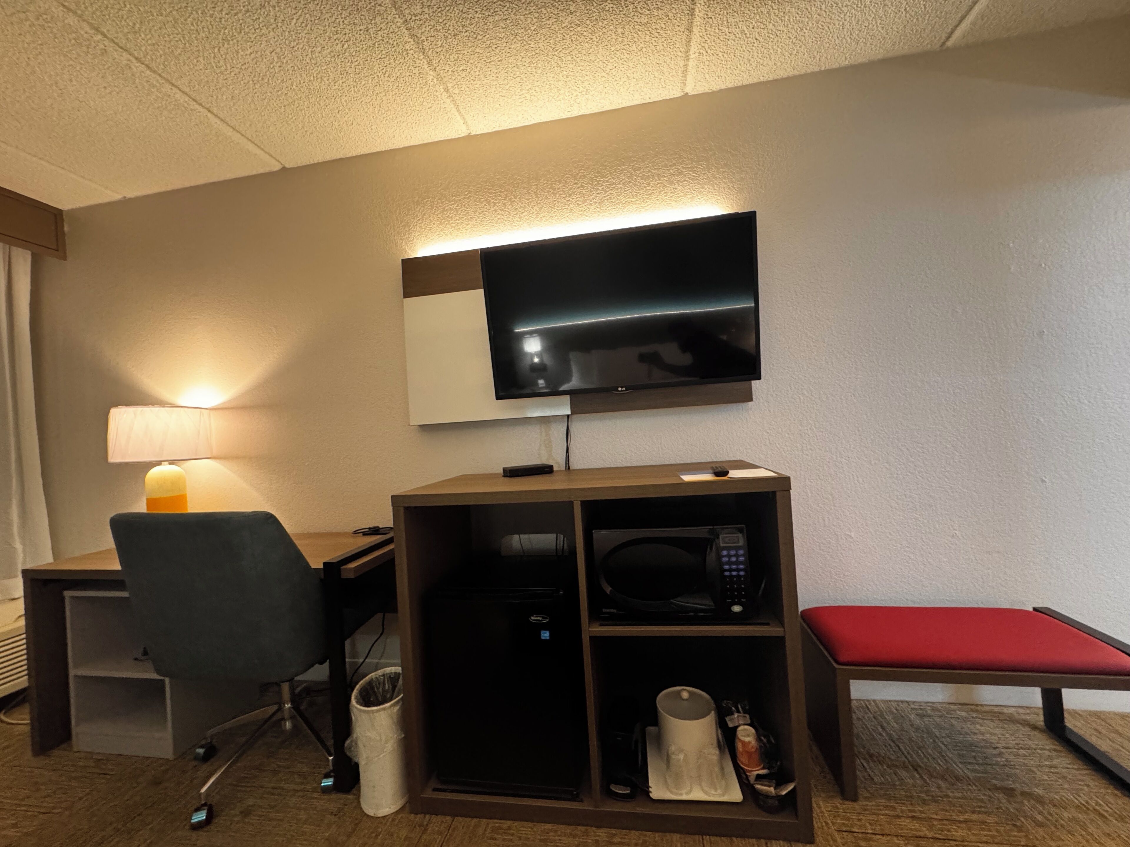 desk, soundproofing, iron/ironing board, free wifi