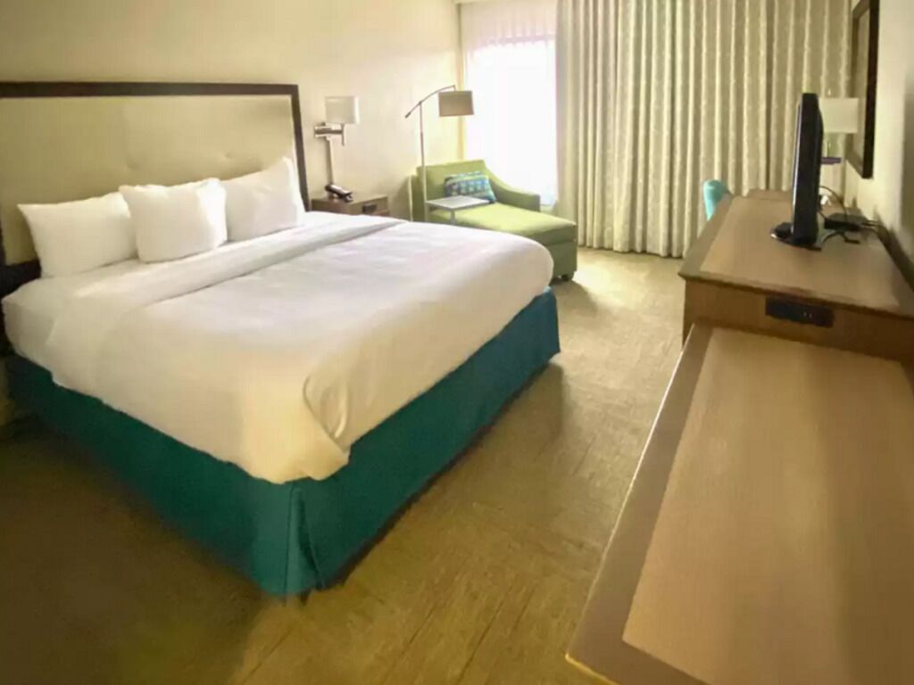 Desk, soundproofing, iron/ironing board, free WiFi