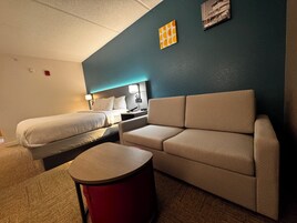 标准房, 1 张特大床和 1 张沙发床, 无烟房 | 办公桌、隔音、熨斗/熨衣板、免费 WiFi