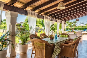 Outdoor dining