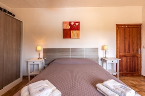 3 bedrooms, in-room safe, iron/ironing board, WiFi (free)