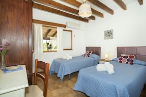 3 bedrooms, in-room safe, iron/ironing board, travel crib - Impressive villa within walking distance to Pollensa (Pollensa / Pollença)