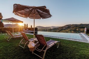 Outdoor pool, a heated pool, pool umbrellas, sun loungers - Luxury Villa Helanes (Corfu)