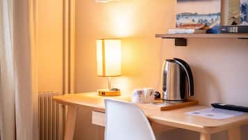 Comfort Room | Memory foam beds, desk, laptop workspace, free WiFi